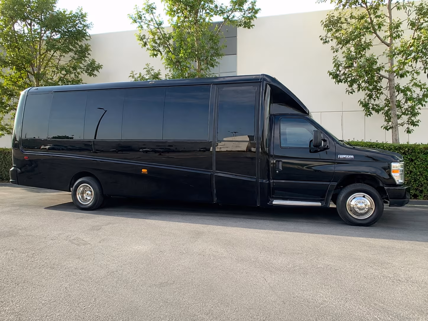 arrange transportation for your next corporate event 3
